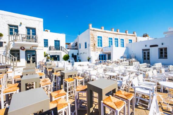 Naoussa et ses terrasses de restaurant